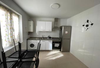 Apartamento Espol  n allows 18 year olds to book a room