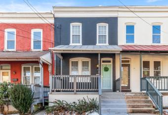 5 Beds . Great for Families and Vacationers has Balcony rooms