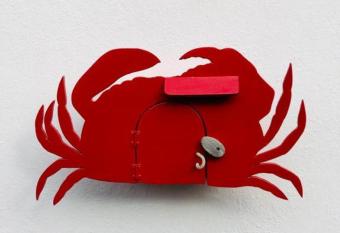 Le crabe rouge allows 18 year olds to book a room