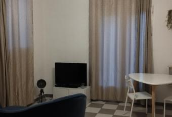 Charmant studio allows 18 year olds to book a room