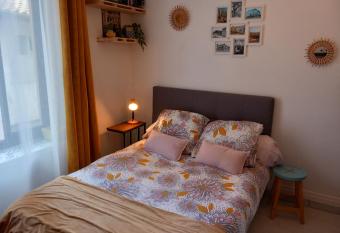 Studio mirabeau les halles 15m2 climatisation allows 18 year olds to book a room