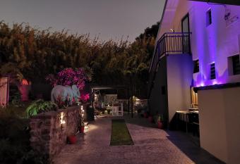 Hostal 170 Duplex Service Appartement has Balcony rooms