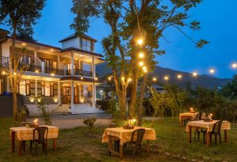 The Birdhouse Villa has Balcony rooms