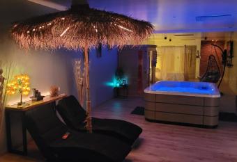 Le relax allows 18 year olds to book a room