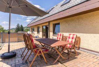 B463 Penthouse has Balcony rooms