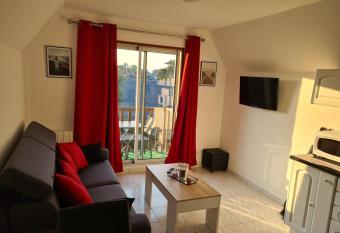 Charmant studio proche de la mer has Balcony rooms