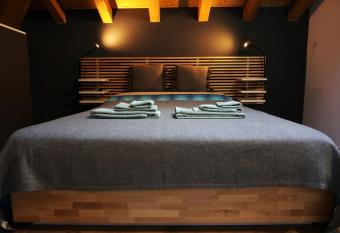 Green Stay Bergamo allows 18 year olds to book a room