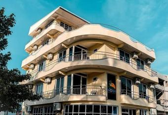 Noah Beach House has Balcony rooms