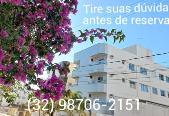 Lindo apartamento com Wi-Fi a 370m da Praia do Morro, pr  ximo ao Marlim Azul e    Av Paris has Balcony rooms