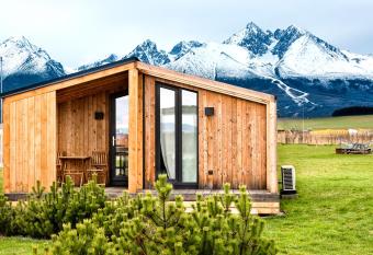 Alpine House, NATUR RESORT allows 18 year olds to book a room
