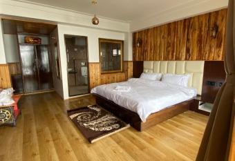 The Alnus Ravangla has Balcony rooms