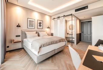 Fasson Hotel allows 18 year olds to book a room