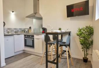     Les Logis de la Tr  moille     Cozy     Netflix     allows 18 year olds to book a room