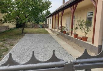 Bella Apartman has Balcony rooms