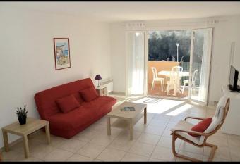 Appartement presqu     le de giens has Balcony rooms