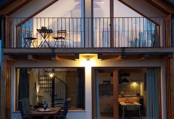 BEe in foREST has Balcony rooms