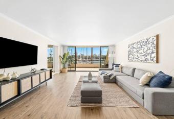 HEAVENLY SUNSET MARINA VIEW 3BD/2BH IN MDR/VENICE has Balcony rooms