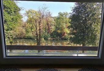 MRE  NI  KI MOZAIK has Balcony rooms