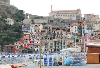 Scilla Lungomare Apartment has Balcony rooms