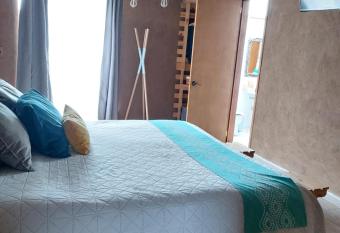 ESTANCIA 360 HERMOSA CABA  A PARA PAREJA O FAMILIA has rooms with a private hot tub