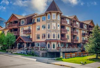 Gorgeous Mountain View Condo Unit with Hot Tub & Fitness Center has Balcony rooms