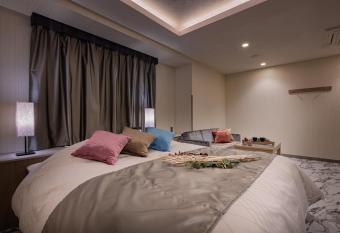 HOTEL ZEN        allows 18 year olds to book a room