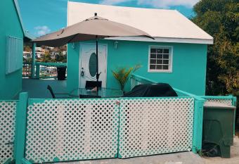 Annasville Comfort Studio has rooms with a private hot tub