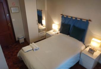 Se alquilan 3 habitaciones privadas allows 18 year olds to book a room