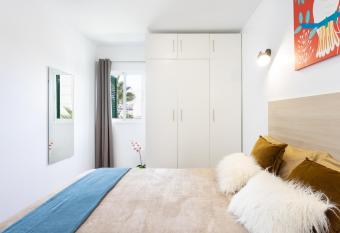 Black Cat Surf House 1 C allows 18 year olds to book a room