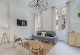 Spacieux T3 climatis   - Saint Charles & Vieux Port allows 18 year olds to book a room