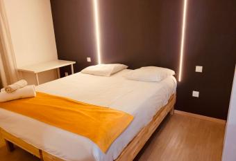 PETiT MULHOUSE 101 allows 18 year olds to book a room