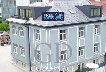 NEW G&P Villa - Free Parking has Balcony rooms