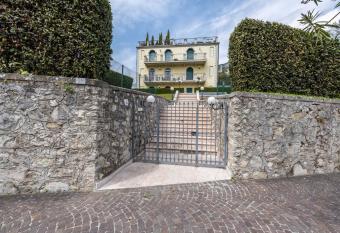 Villa Bornico Anna has Balcony rooms