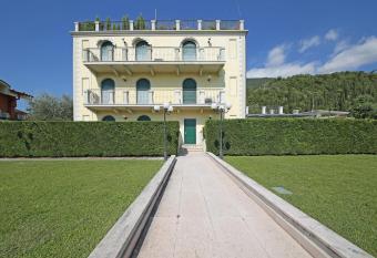 Villa Bornico Marisa has Balcony rooms