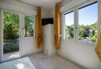 Residenza Maja 4 has Balcony rooms