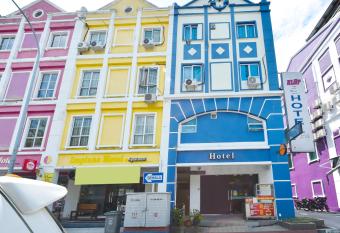 SPOT ON 90477 Hotel Kl2fighter allows 18 year olds to book a room