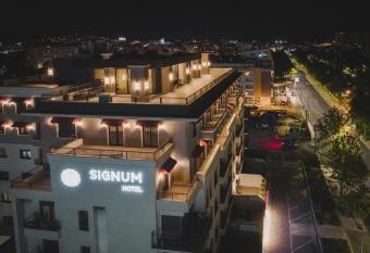 SIGNUM Hotel has Balcony rooms