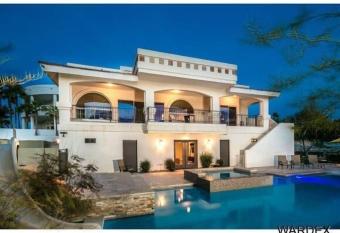 Luxury Estate in Prime Location w Panoramic views of Lake Havasu has rooms with a private hot tub