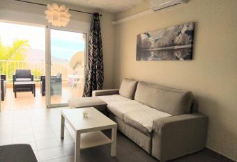 OceanBlue Modern king size 1 Bedroom Apartment with Seaview and Terrace has Balcony rooms
