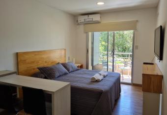 Aires Verdes de Capital Depto allows 18 year olds to book a room