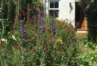 1 Laurel Cottages allows 18 year olds to book a room