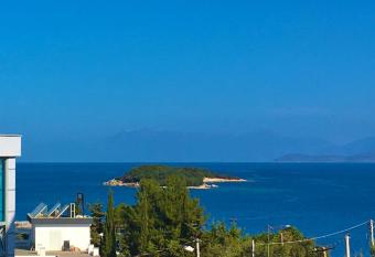 Four Seasons Apartments has Balcony rooms