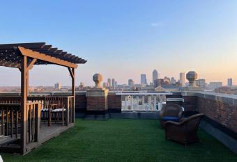 Spacious Downtown Penthouse with Rooftop Terrace allows 18 year olds to book a room