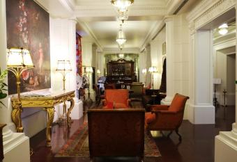 Hotel Albani Firenze allows 18 year olds to book a room