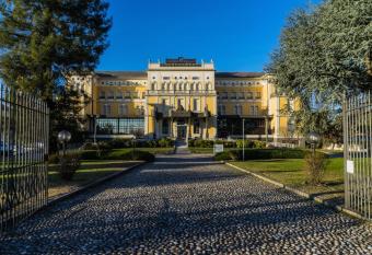 Hotel Villa Malpensa allows 18 year olds to book a room