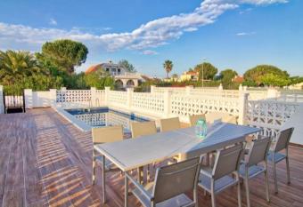 Casa Antoniet de la llum allows 18 year olds to book a room