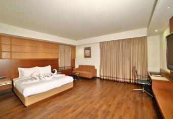 HOTEL G EXPRESS Formerly Known as TGB Express has rooms with a private hot tub