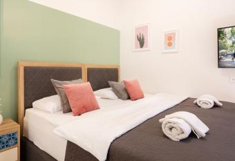 Design Sunny 2BDR Apartment near the City Center allows 18 year olds to book a room