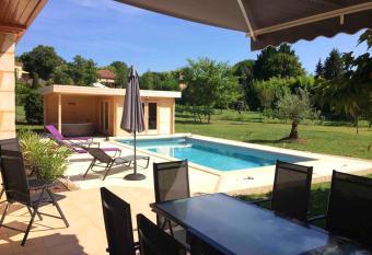 Villa de 4 chambres avec piscine privee spa et jardin clos a Prayssac has rooms with a private hot tub