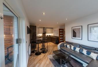 Oakhill Apartment has Balcony rooms